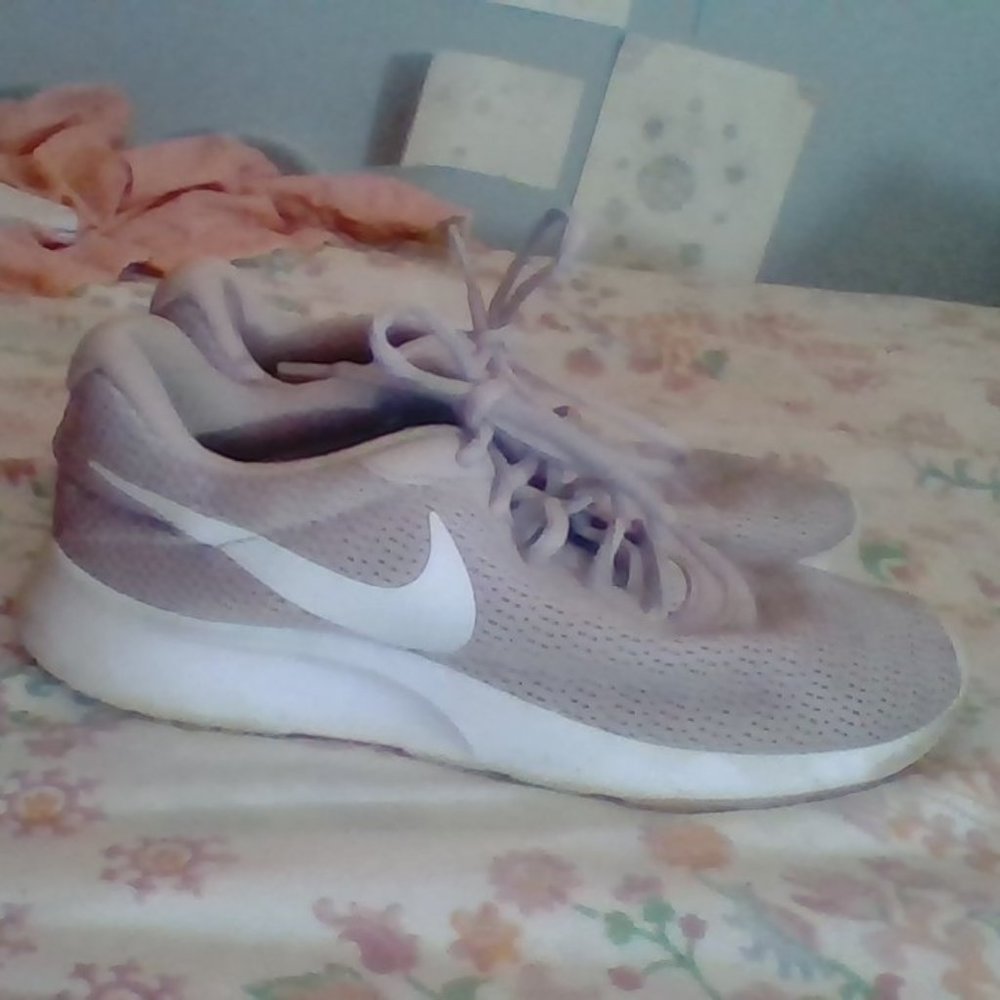 BABY PINK AND WHITE NIKE SHOES